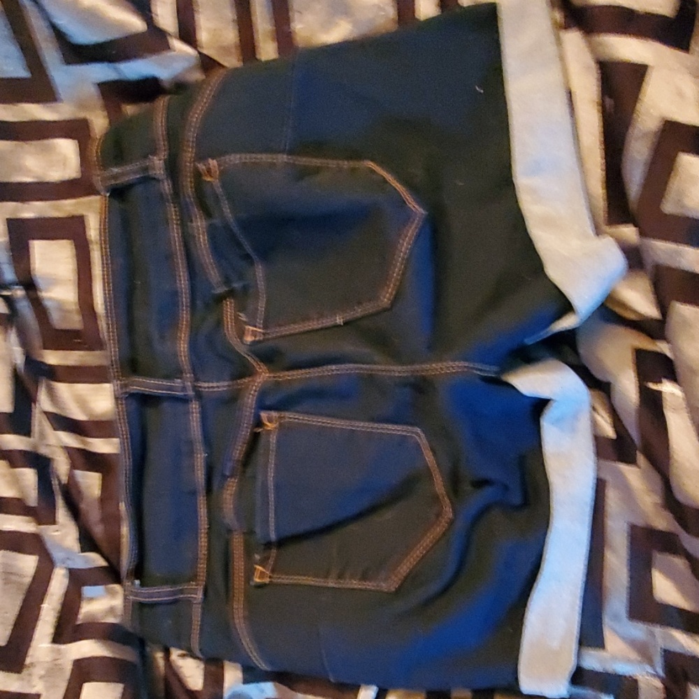 Shorts - Picture 3 of 7